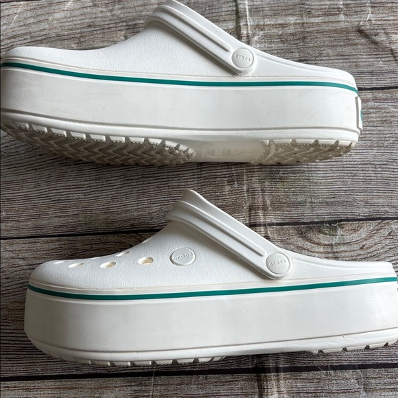 Platform Crocs - Picture 5 of 9